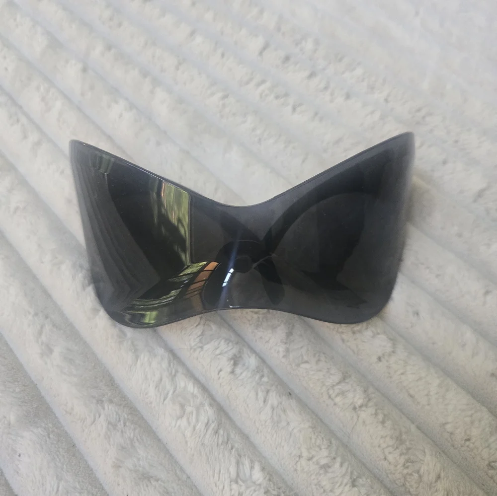 Kim Kardashian Style Sunglasses - Picture 2 of 4